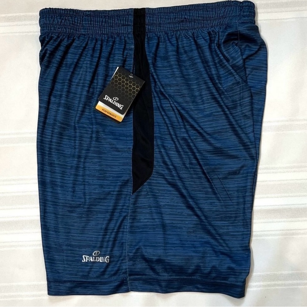 3/$15.00 🆕Spalding Boys Basketball Shorts NWT Sz XL Royal Blue
Drawstring Waist. - Picture 2 of 7